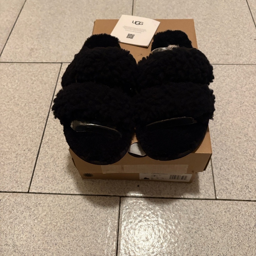 UGG Black Fuzzy Maxi Curly Scuffetta - Picture 4 of 7